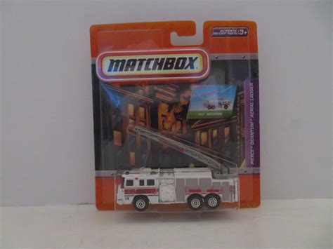 Matchbox Pierce Quantum Aerial Ladder Truck Metropolitan Fire Dept 2009