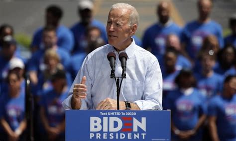 Joe Bidens Lead Slips As Elizabeth Warren Surges Iowa Poll Shows Joe Biden The Guardian
