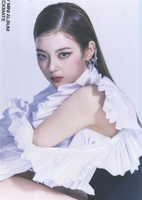 itzy checkmate album scans lia ver kpopping