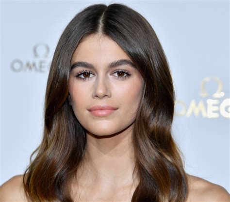 Cindy Crawfords 16 Year Old Daughter Kaia Gerber Stuns In A Pink Mini