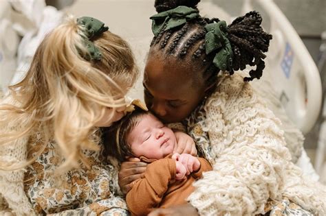 Thomas Rhett Lauren Akins Daughters Meet Newborn Sister Pics