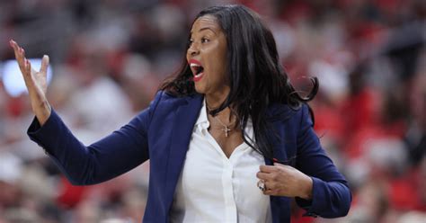 Notre Dame Women S Basketball Coach Niele Ivey Wins ACC Coach Of The Year