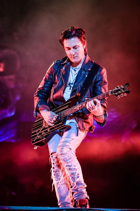 Synyster Gates 2019 Wallpapers Wallpaper Cave