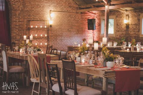 Así es el jardín de la cálida casa de maju lozano está en el fondo de su vivienda y además tiene una piscina, ideal para los días de verano. ambientación, decoración, casamiento, boda, wedding salón ...