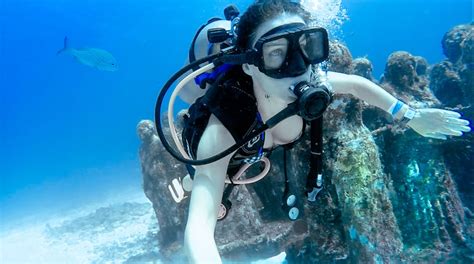 Musa Cancun Underwater Museum Scuba Diving Guide Naked