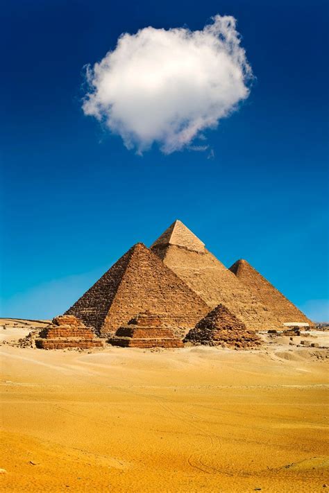 Facts About The Great Pyramids Of Giza Architectural Digest Pyramids Egypt Egyptian Pyramids