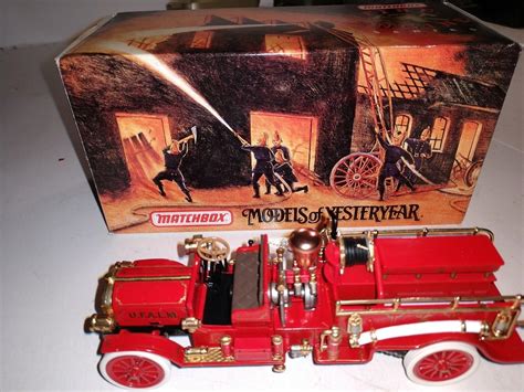 Matchbox Model Of Yesteryear Fire Engine Series 1911 Mack Fire Engine