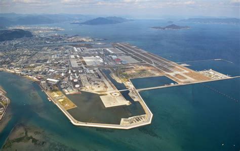 Surprisingly, japan is an archipelago of about 6,850 islands. Iwakuni mayor accepts transfer of U.S. carrier jets based in Atsugi | The Japan Times