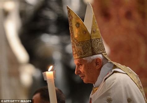 Pope Benedict Xvi Ushers In Easter With Candle Lit Vigil Daily Mail Online