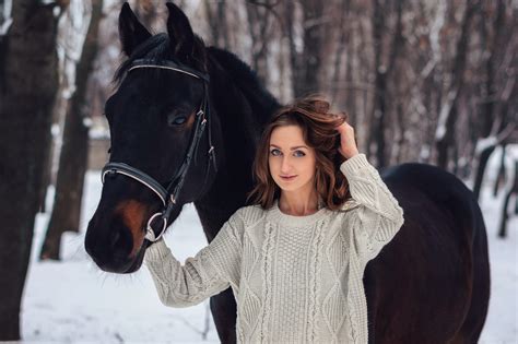 Wallpaper Animals Women Outdoors Looking At Viewer Winter Fashion