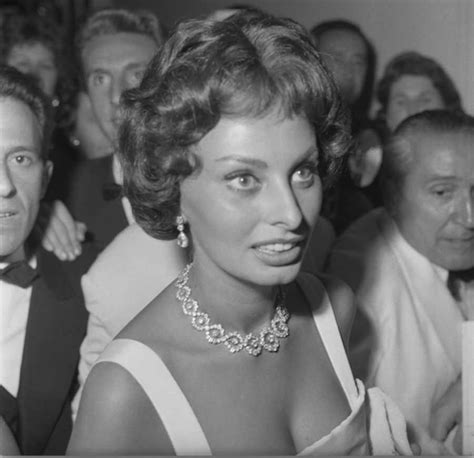 Her Jewelry Was Stolen Sophia Loren A Life In Pictures Purple Clover