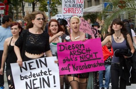 Stuttgart Slutwalk Im Minirock Gegen Sexismus Stuttgart