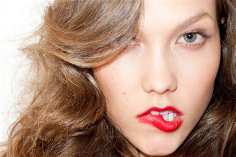 wallpaper karlie kloss model women simple background red lipstick biting lip face