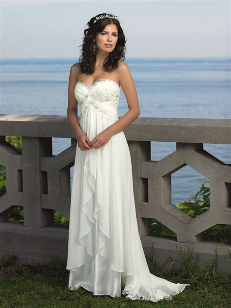 Headed to a seaside wedding but don't know what to wear? Perfect Dream Beach Wedding Dresses