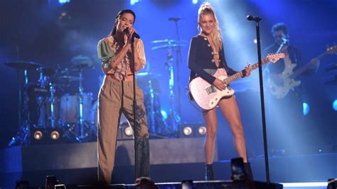 Halsey And Kelsea Ballerini Perform Together During Cmts Crossroads