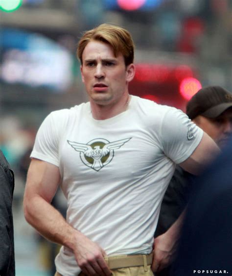 Chris evans is loved by millions of people around the world for his brilliant portraying of captain america in the marvel cinematic universe. Chris Evans Big Muscles Pictures | POPSUGAR Celebrity Photo 7