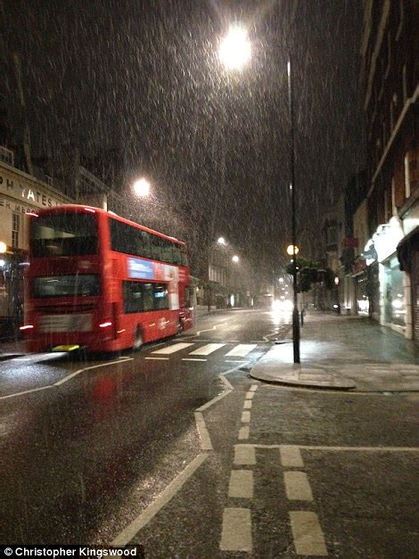 Aerial Pictures Show Blanket Of Snow Covering The Uk Daily Mail Online