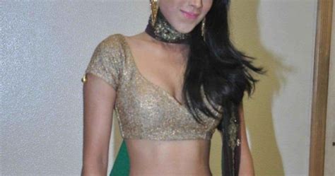 Nia Sharma Hot Saree Waist And Navel Show Pinterest