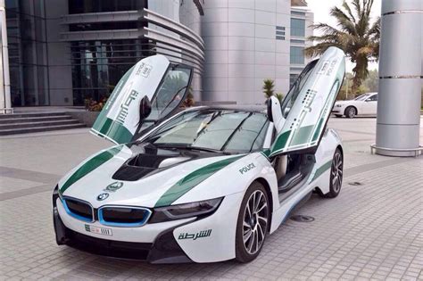 Dubais Polizei ergänzt Nobel Fuhrpark um BMW i8 manager magazin