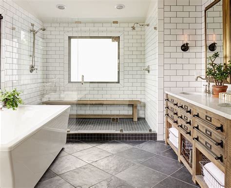 Whether you bring the great outdoors inside with some plants, play up the texture, or embrace the modern farmhouse look with a contrast color palette, one thing's for sure: 5 Easy Ways To Style a Modern Farmhouse Bathroom