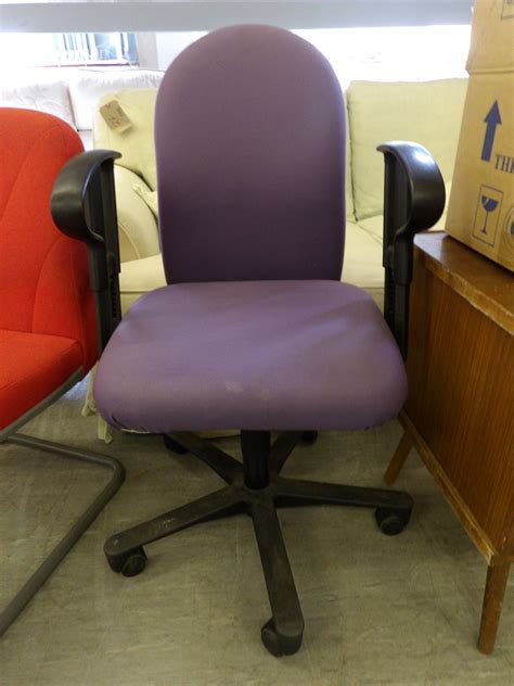 While buying an office high chair, you cannot say that there is one type of chair, which should be though the tall standing office chairs will not necessarily come with a wheel, you should have a general lookout. Purple Office Chair With 5 Swivel Wheels ------- £5 ...