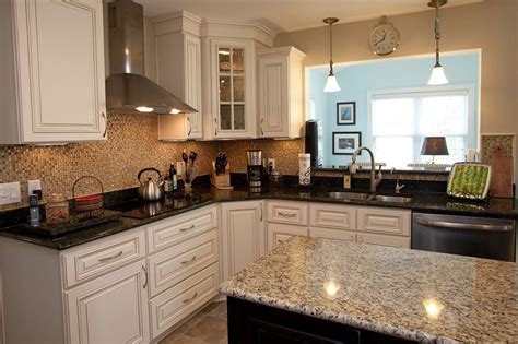 Using Two Granite Colors In The Kitchen