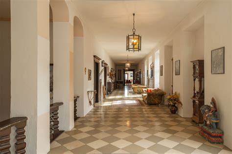 Emmy (59) wil al haar hele leven in een kasteel wonen. Ik vertrek - Schloss Möhren Vakantiehuizen in een kasteel ...