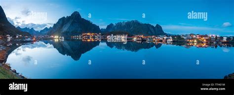 Reine Bay Hi Res Stock Photography And Images Alamy