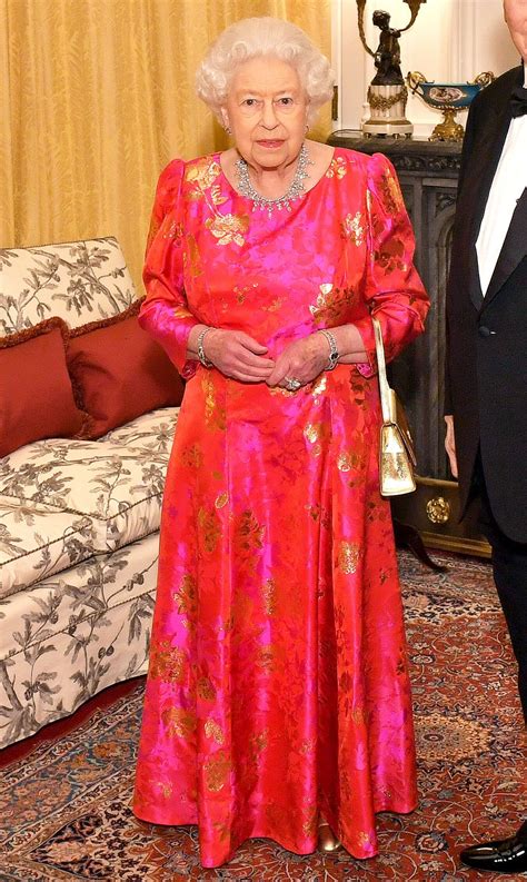Queen Elizabeth Ii Wears Pink Gown Gold Handbag Pics