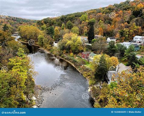 Autumn In Small Town Usa Stock Image Image Of Hudsonvalley 163484449
