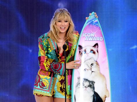Taylor Swifts Cat Olivia Benson Is Reportedly 3rd Richest Pet In The