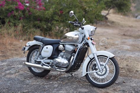 Jawa And Classic 350 Comparison Review Jawa And Royal Enfield Classic