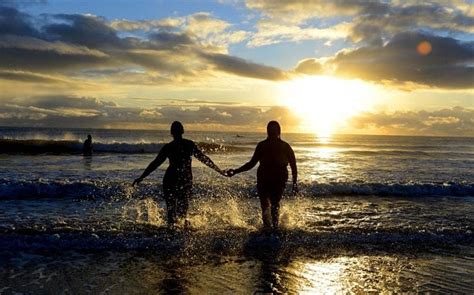 Hundreds Take Part In Skinny Dip Record Attempt Telegraph