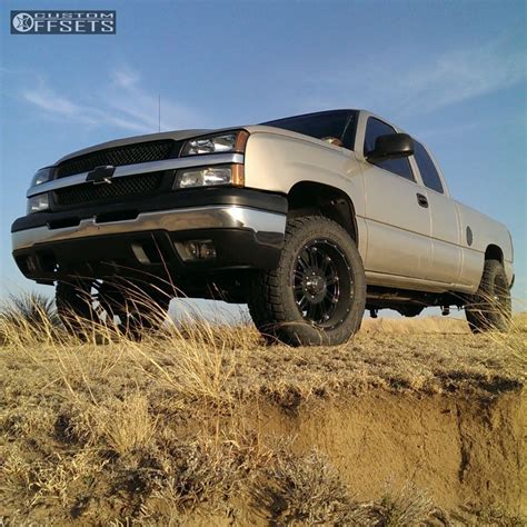 Wheel Offset 2004 Chevrolet Silverado 1500 Slightly Aggressive Leveling