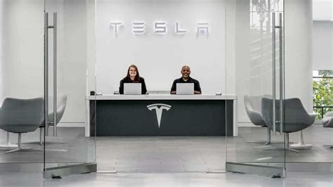 Tesla Commence Sérieusement à Réduire Ses Effectifs