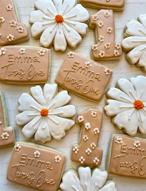 Dozen Floral Sugar Cookies Daisy Sugar Cookies Flower Etsy