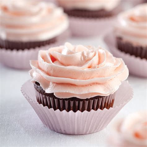 1 2/3 cups white sugar 2/3 cup evaporated milk 1 tablespoon unsalted butter 1/2 teaspoon salt 1 (6 ounce) packages milk chocolate chips 16 large marshmallows. Dark Chocolate Cupcakes with Buttercream - Paula Deen Magazine
