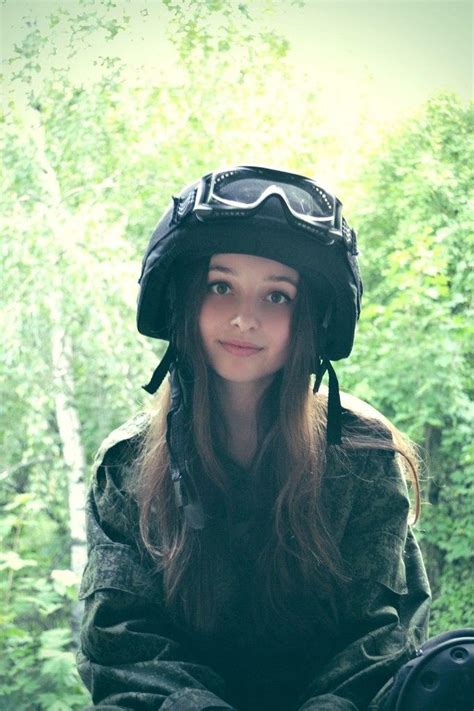 ピュアなロシア美少女がネットで人気 銃と軍服が好き 中国網 日本語
