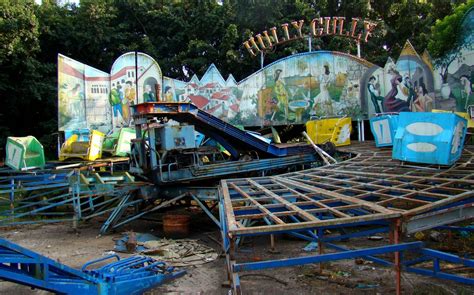 Photo Of Run Down Amusement Park In Casablanca Bilde Av ødelagt Karusell