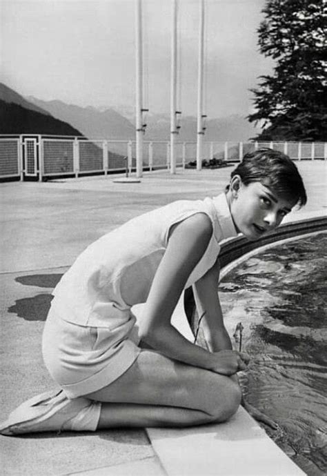 Audrey Hepburn Photographed At Burgenstock Club Resort 1955 De Instagram Viejo Hollywood Old