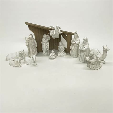 Avon Nativity Set White Porcelain 12 Figures And Stable With Boxes 1981