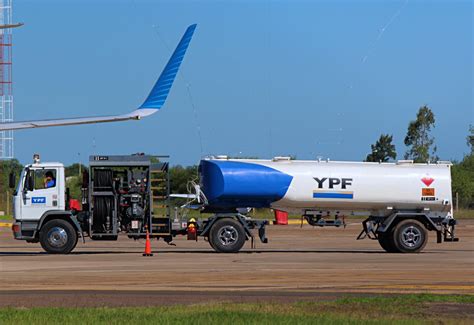 It is engaged in operating a fully integrated oil and gas chain across the domestic upstream, downstream and gas and power segments. Inversores extranjeros en Argentina corren hacia la deuda ...