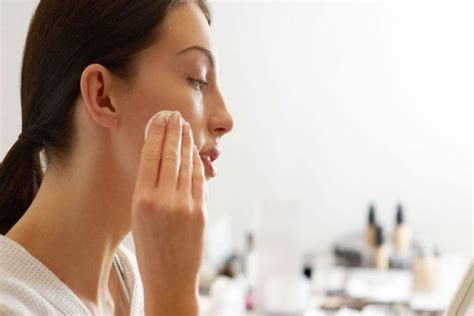 How To Treat Oily Skin Effectively With Natural Products