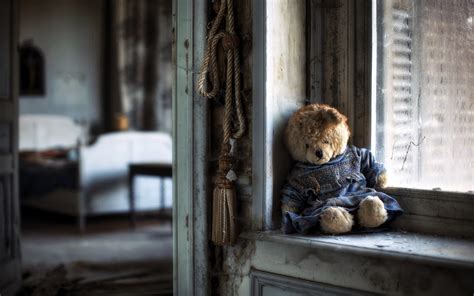 Alone Sad Teddy Bear 3840x2400 Wallpaper