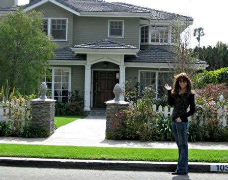 Phil and claire dunphy's house on the popular sitcom modern family is for sale in l.a. We Went to the Actual Houses Seen on Modern Family! Check ...