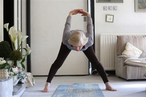 Youll Never Guess How Old This Yoga Instructor Is Real Fix