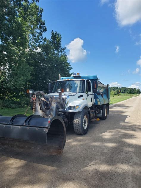 Most dump trucks have an open box bed on them which is able to be raised by hydraulics so the contents may be deposited behind the. 2007 INTERNATIONAL 7400 SINGLE AXLE DUMP TRUCK WITH SNOW PLOW AND SANDER $24,500 - Oxford Mobile ...