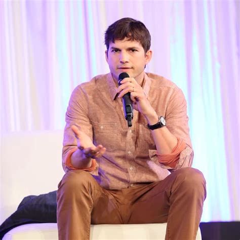 Ashton Kutcher E Mila Kunis Finalmente Deram Um Banho Nos Filhos