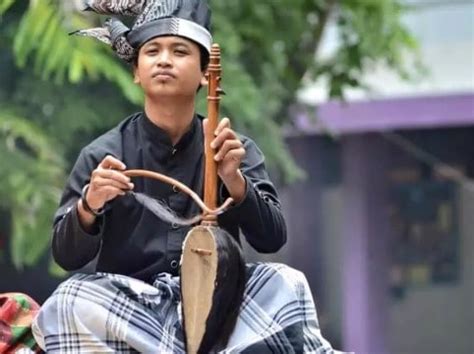 Dan sebutan pakacaping merupakan sebutan yang berasal dari jenis dari syair lagu dari musik tradisional pakacaping juga sudah terus berkembang dikarenakan terdapat respon dari pemain kecapi kepada. Alat Musik Tradisional Sulawesi Selatan - RuangBimbel.co.id