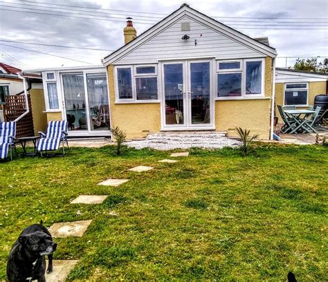 Cosy Seaside Bungalow With Gorgeous Sea View Sleeps 4 Pet Friendly